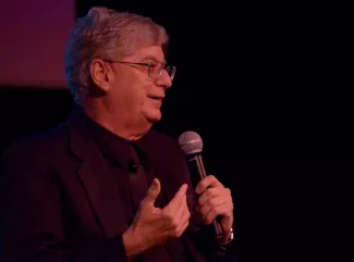 imagen Luis Molina Casanova en conferencia